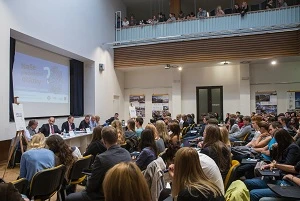 Studenti diskutovali s politiky. Podívejte se na záznam. 