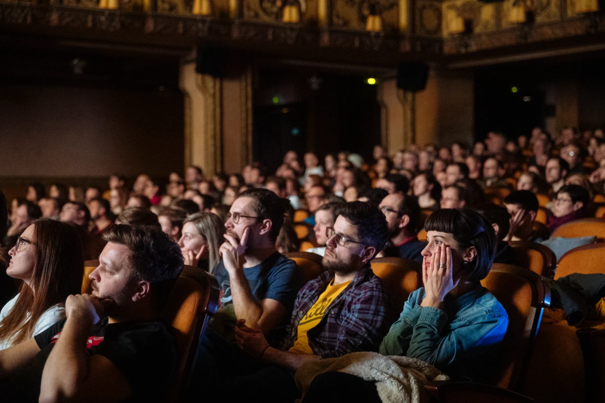 FESTIVAL JEDEN SVĚT SE VRACÍ DO TRADIČNÍHO BŘEZNOVÉHO TERMÍNU A DO KIN!