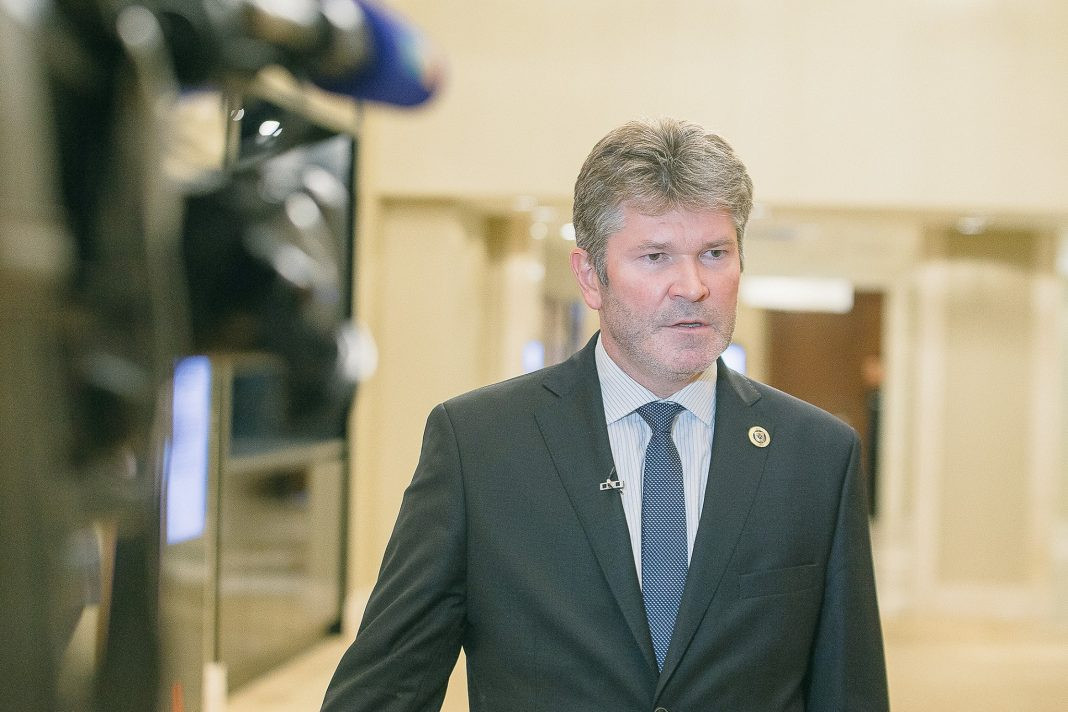 Domníváme se, že exekutor Podkonický podvodně dokládal poplatky navíc. Chtěl zaplatit za doručování i po vás?