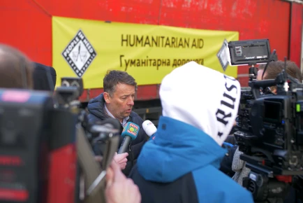 Na Ukrajinu vyrazily první tři kamiony Člověka v tísni s humanitární pomocí, další dva se připojí na Slovensku 