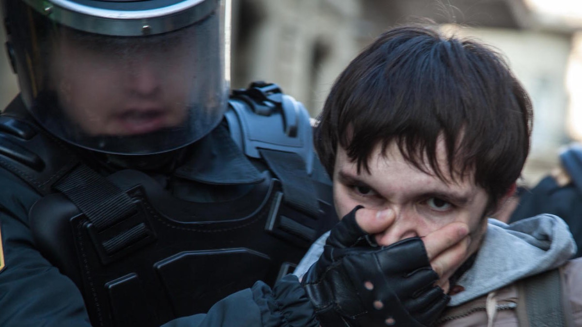 Násilné rozehnání pokojné demonstrace v Ázerbajdžánu.