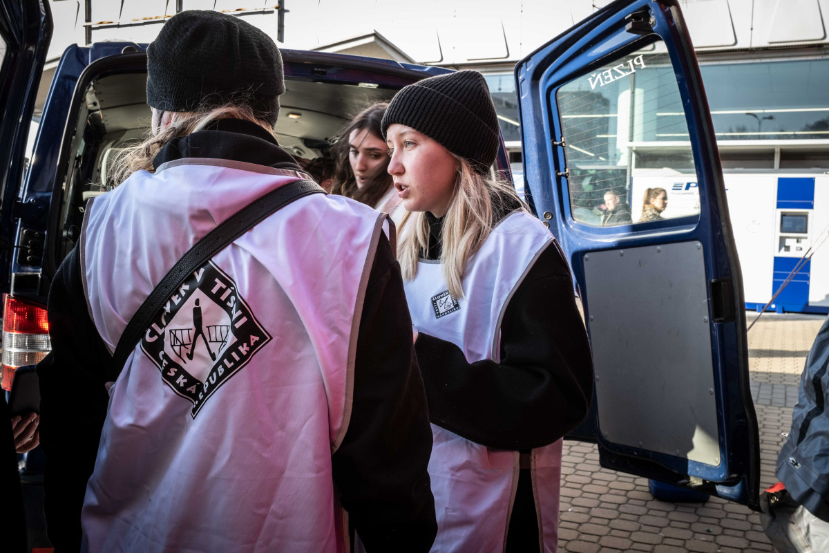 Ženy s dětmi opouštějí muže i zaměstnání. Hledají u nás bezpečí