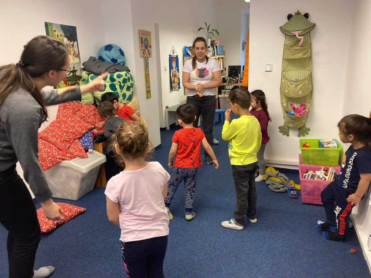 Přílivem uprchlíků naše podpora v nouzi lidí z Česka neskončila