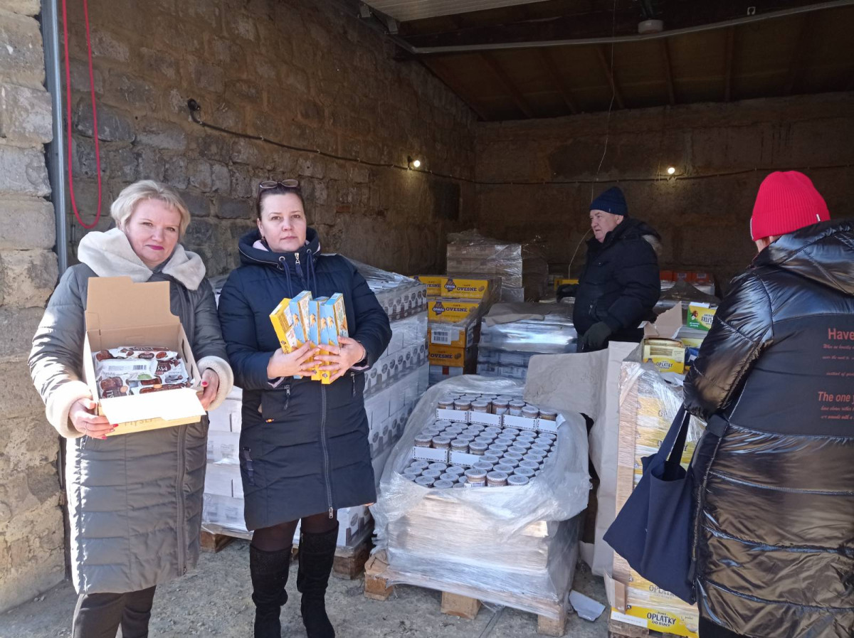 Člověk v tísni dodává humanitární pomoc na východní Ukrajinu, kde se nyní vedou nejtěžší boje