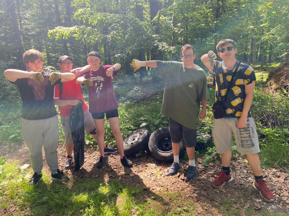 Díky Active Citizens kuničtí studenti řeší černé skládky, chystají udržitelnou slavnost i školu, píše Flowee