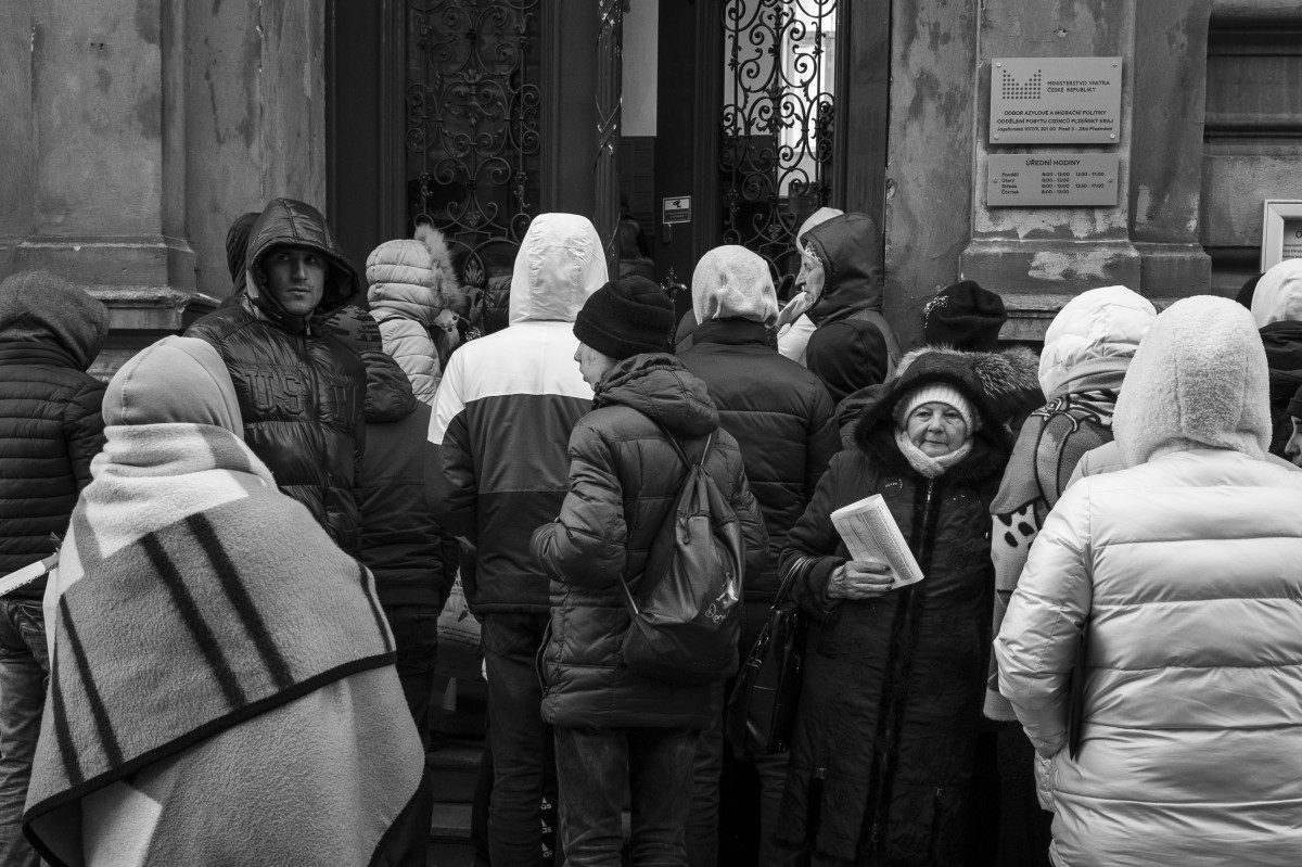 Uprchlíci se potýkají s nedostupností škol a důstojného bydlení, ukazuje dotazníkové šetření Člověka v tísni