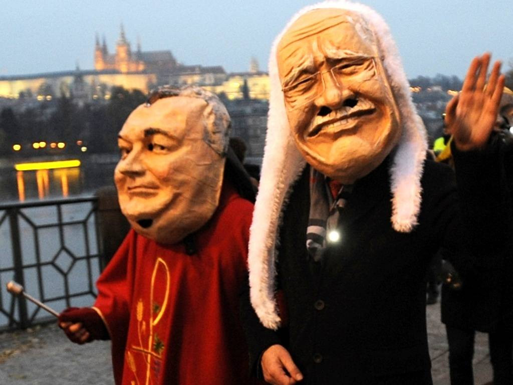 Pražská pobočka vyjde v maskách do ulic