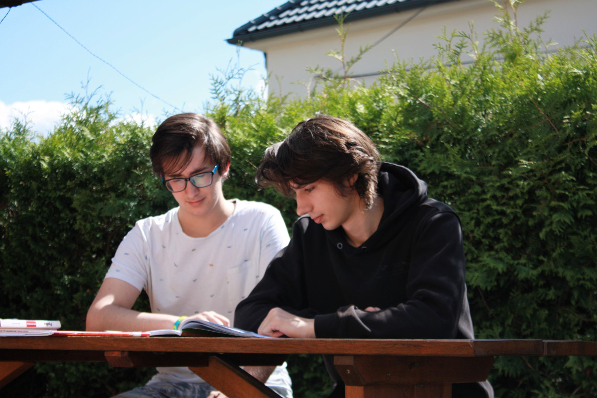 Ihor studuje české gymnázium, tisíce ukrajinských středoškoláků takové štěstí nemají