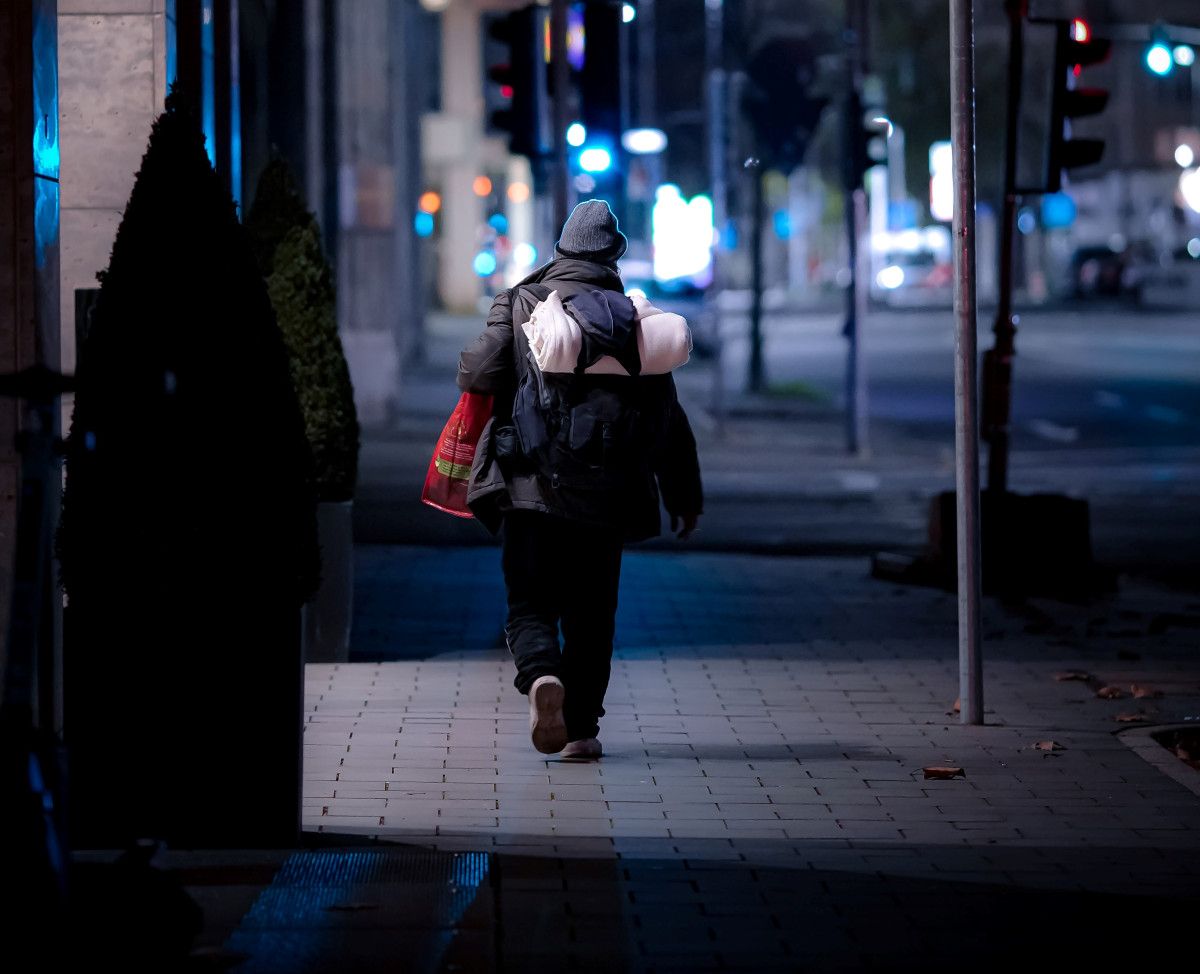 Térenní pracovník: Jak jsem spolu s Karlem a Klárou bez přístřeší sháněl bydlení