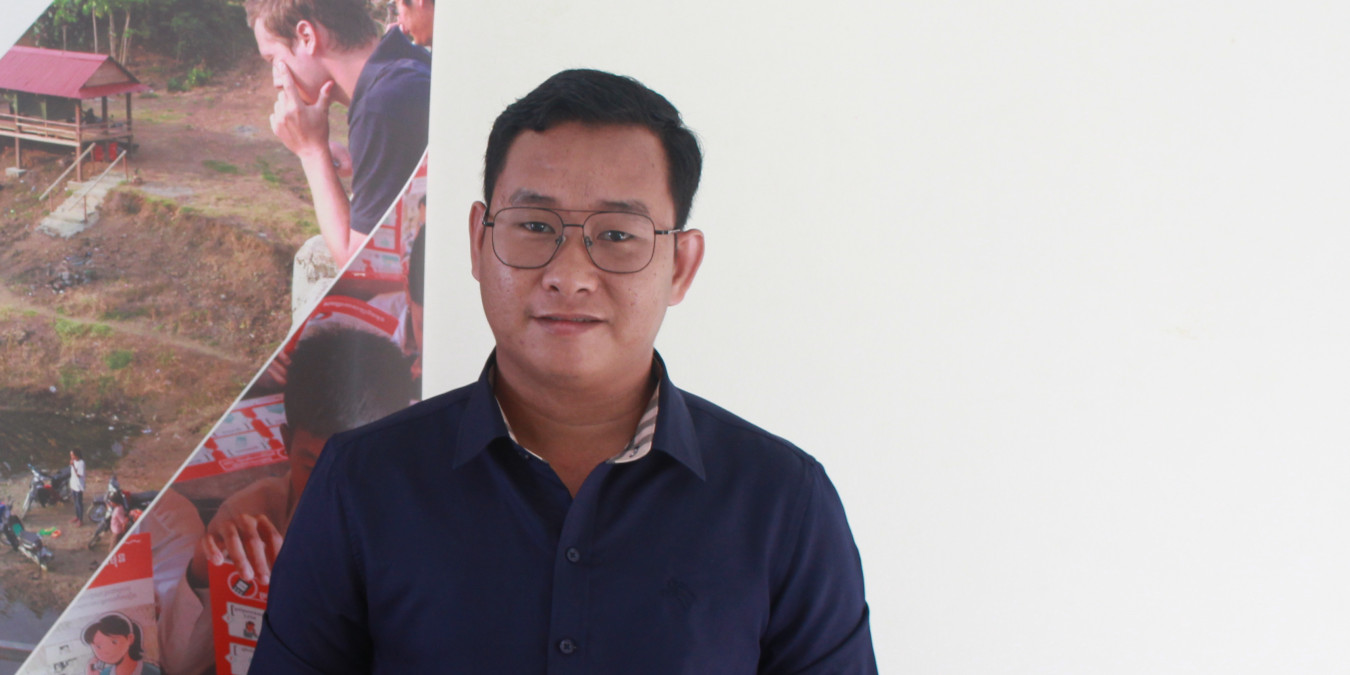 Vystudoval anglickou literaturu a informatiku, teď pomáhá Chhoem varovat obyvatele Kambodži před záplavami💦