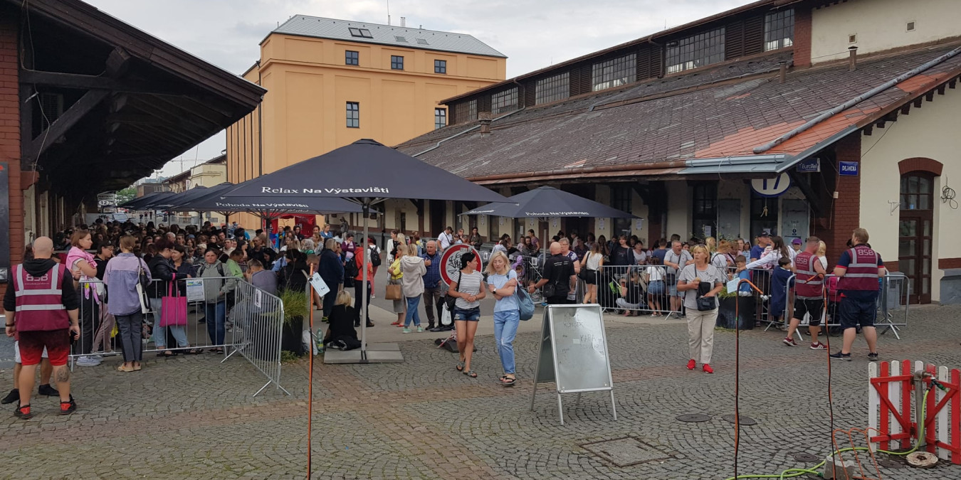 Člověk v tísni varuje před kolapsem pomoci na úřadech práce