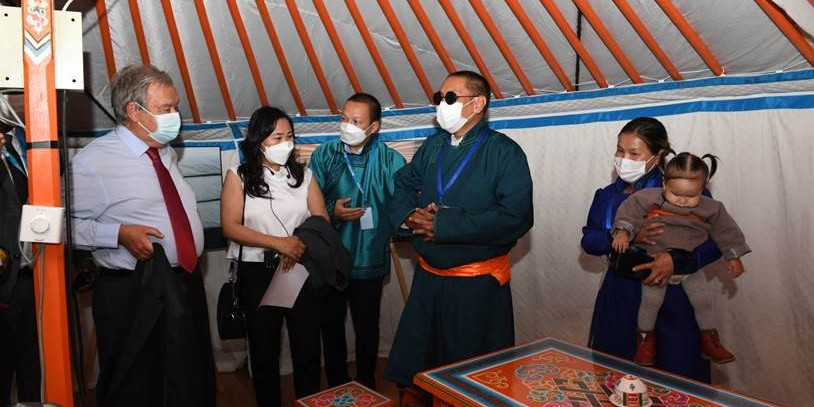 Světlá budoucnost: Generální tajemník OSN navštívil rodinu v Mongolsku