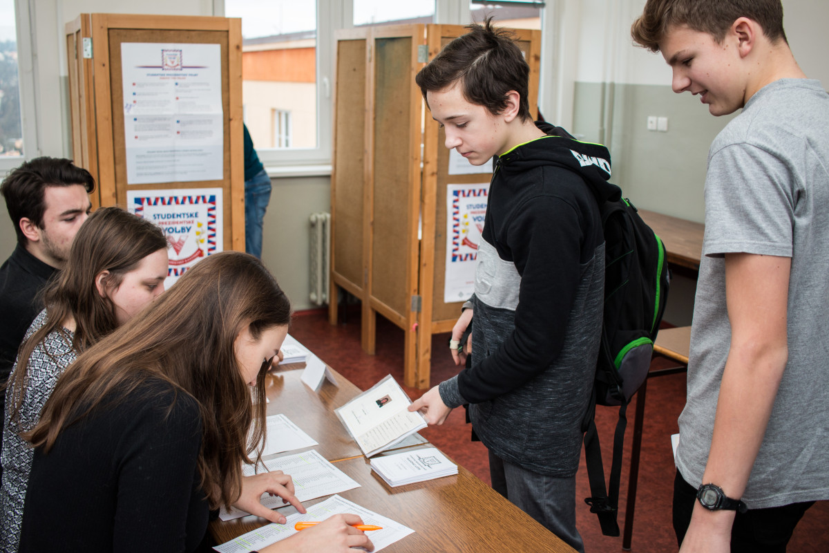 Volte se studenty “nanečisto” prezidenta nebo prezidentku