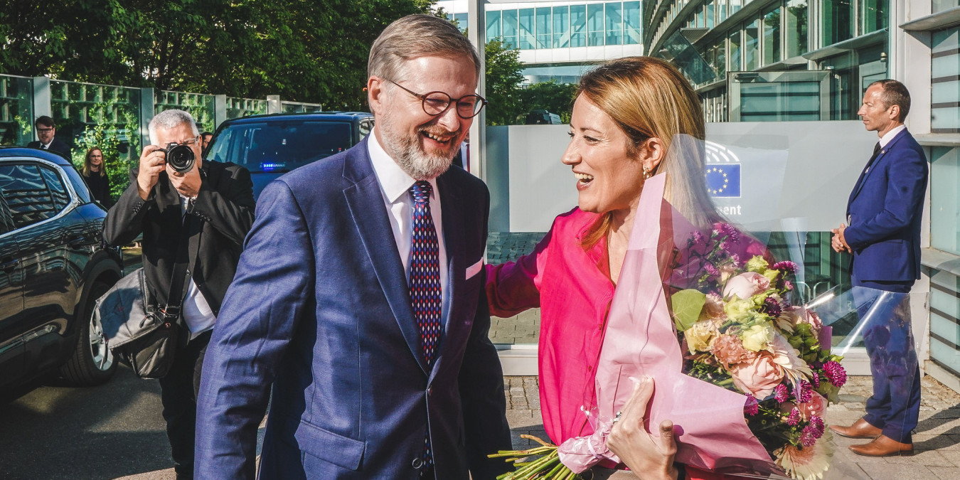 Český premiér Petr Fiala a předsedkyně Evropského parlamentu Roberta Metsola.