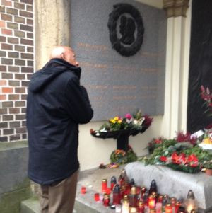 Kubánský disident Fariňas se pomodlil u hrobu Václava Havla