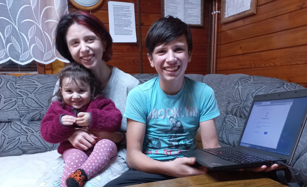 Viditelnou radost z notebooku ze Sbírky počítačů Člověka v tísni měli v ubytovacím zařízení na Bobrovníku.