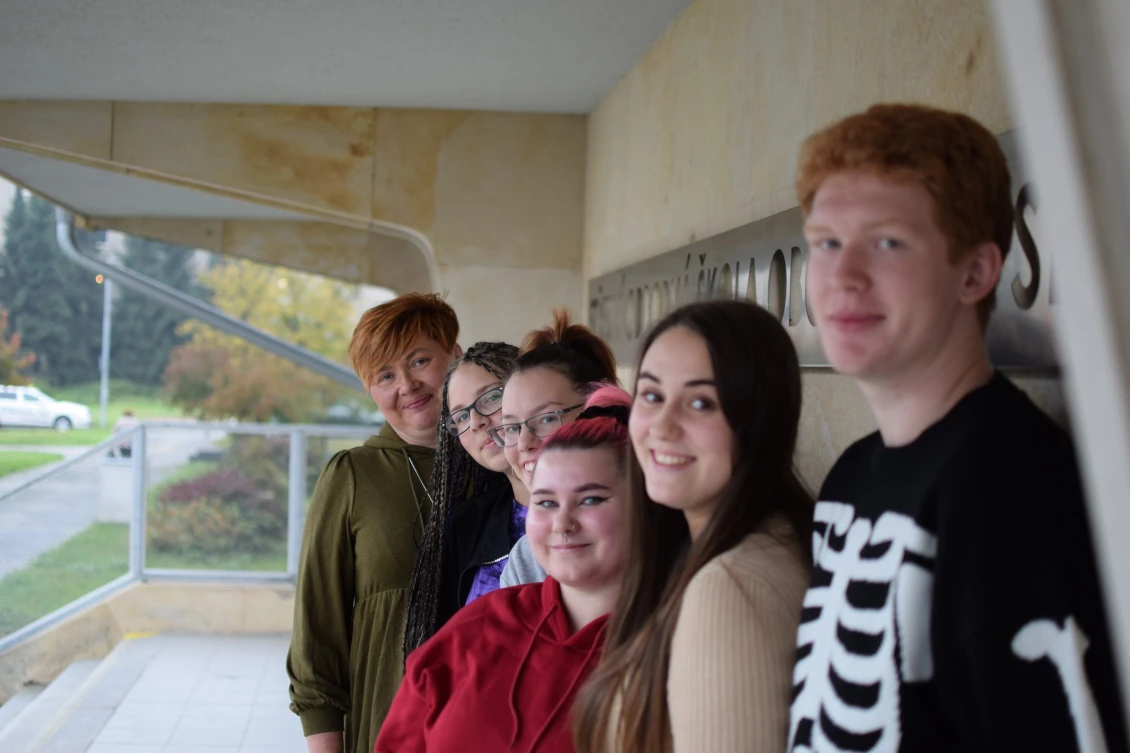 Vlaďka Řihošková se studenty zapojenými do Světové školy.