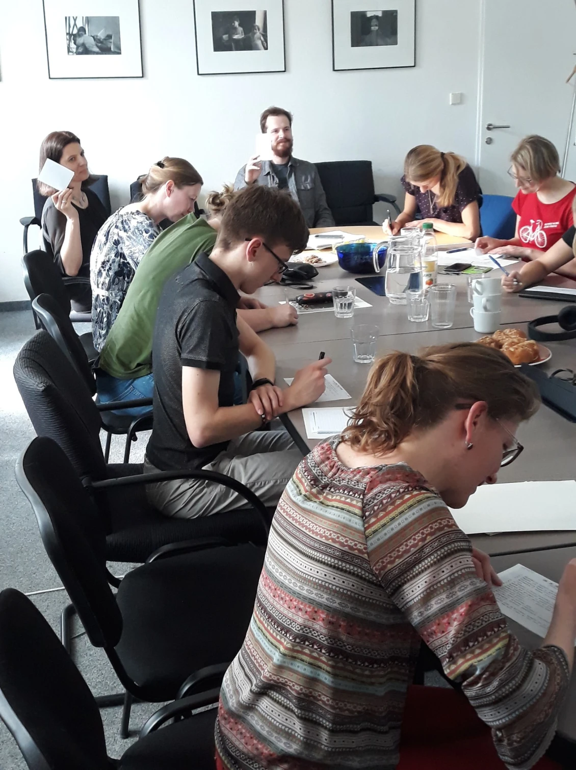 Dobrovolníci u nás procházejí školením, kde jim vysvětlíme, co dobrovolnictví obnáší.