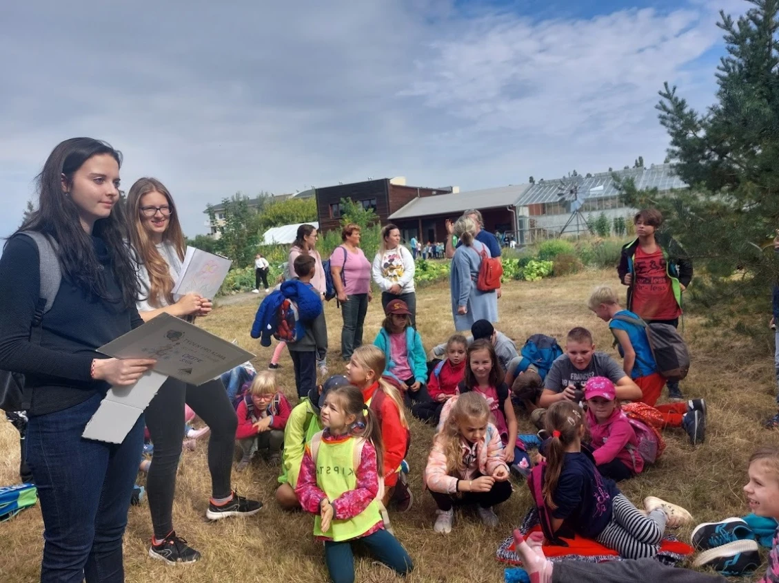 Festivalu Klima v zahradě, který pořádali studenti a studentky SZŠ a SOŠ Poděbrady se zúčastnily tři stovky dětí i dospělých.