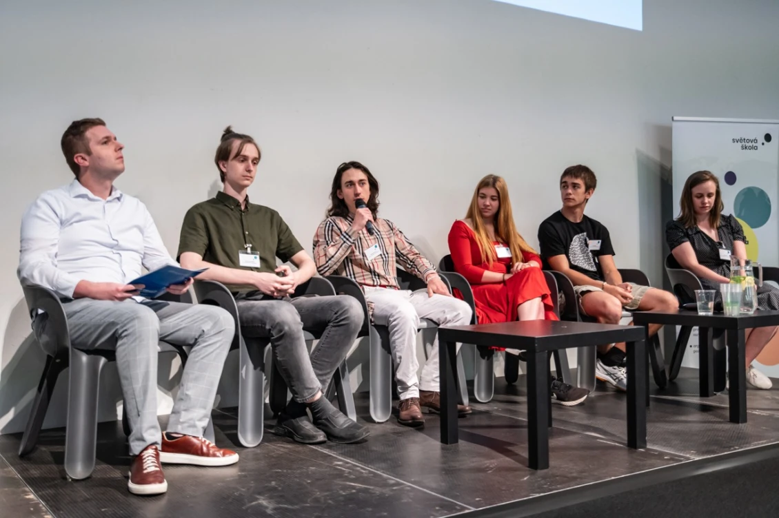 Společné diskuze se zúčastnili čeští i ukrajinští žáci i učitelé ze ZŠ Palachova v Ústí nad Labem a SSPŠ a gymnázia Preslova.