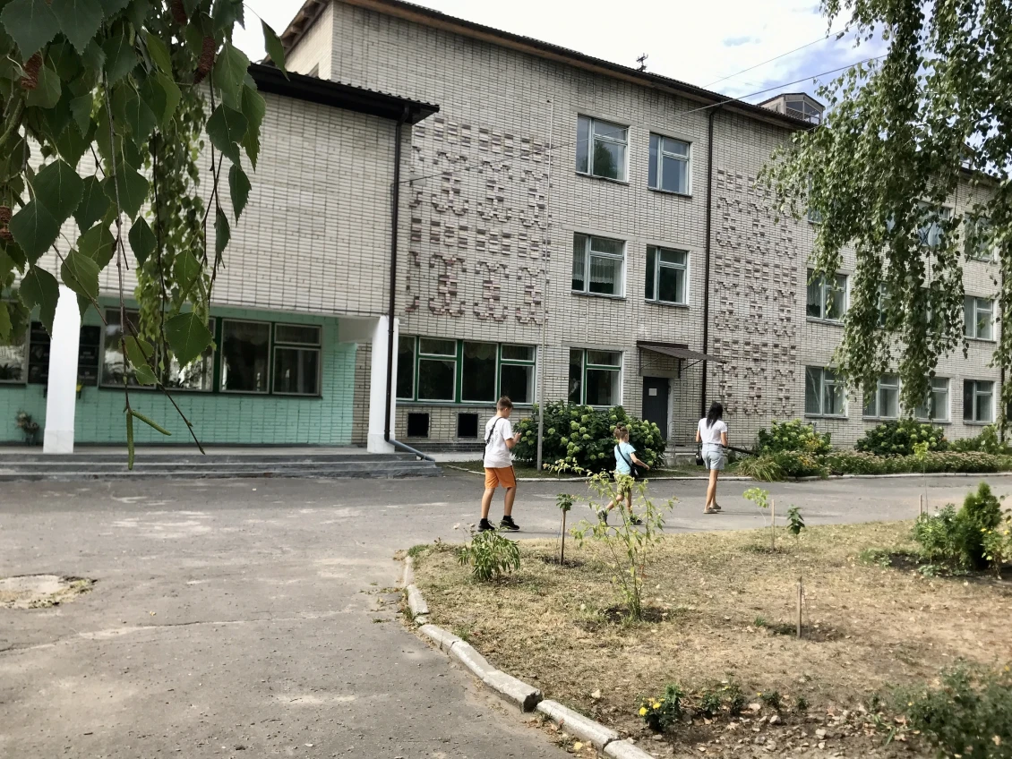 Shostka, škola číslo 5, do které chodí 622 studentů.