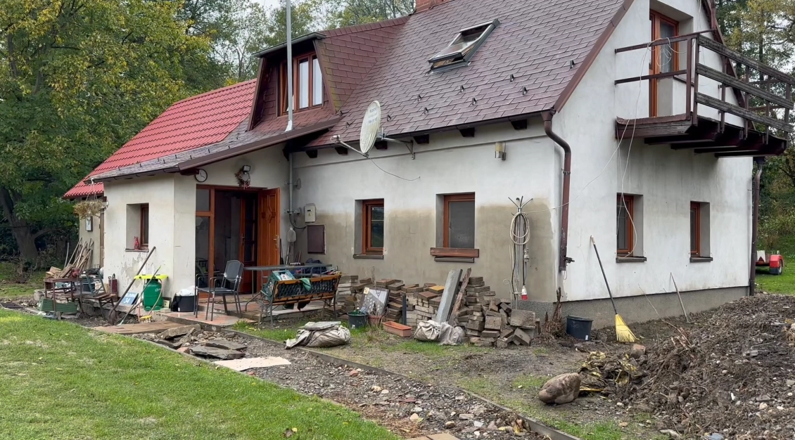 Dům chce pan Oldřich nechat přes zimu vyschnout. Rekonstruovat začne až na jaře.