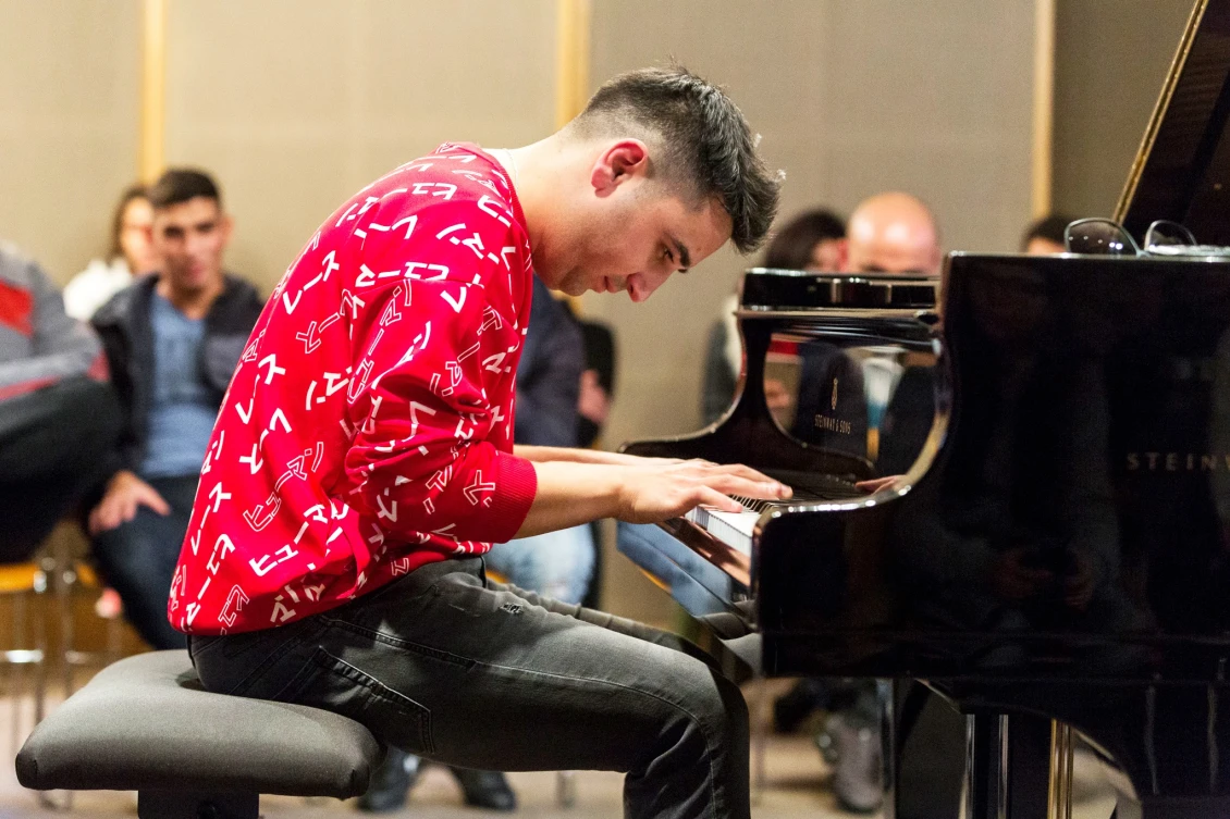 Tomáš Kačo, dnes již světoznámý pianista.