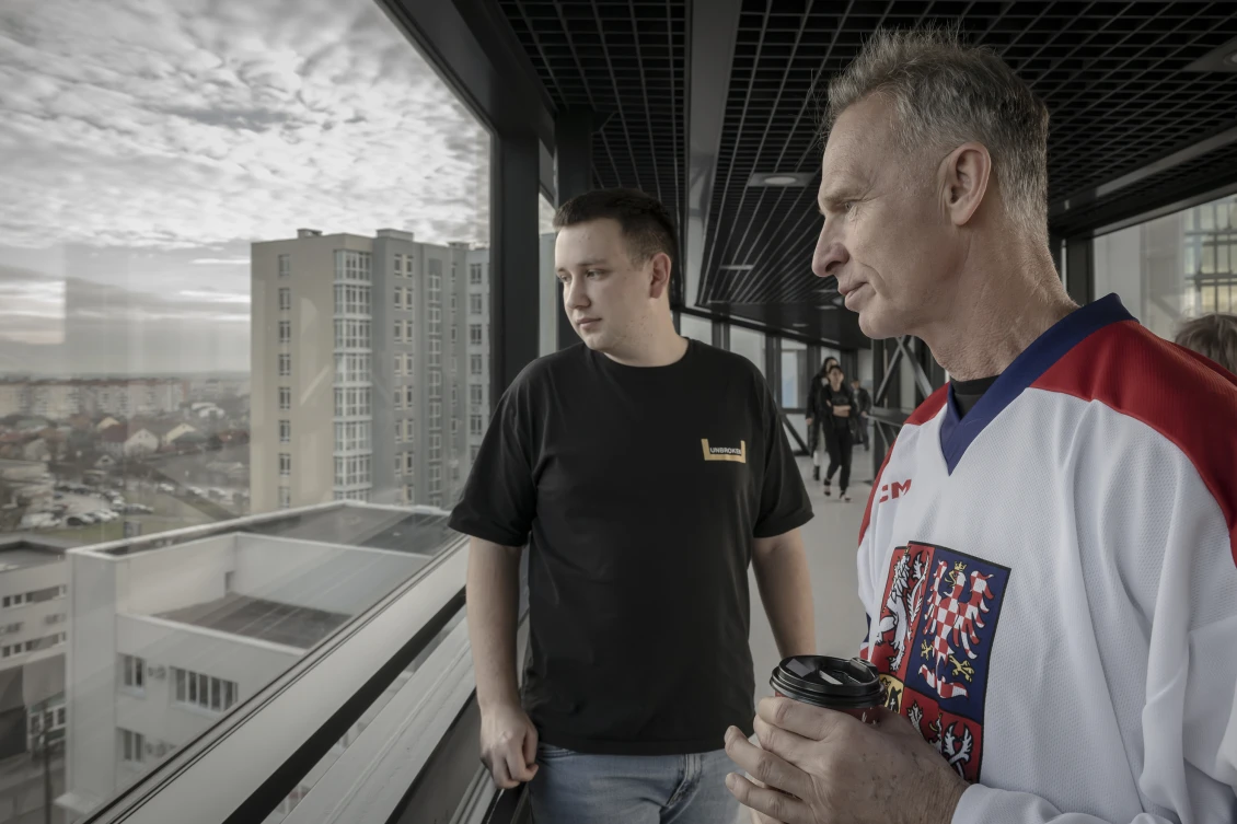 Dominik Hašek v Národním rehabilitačním centru UNBROKEN.