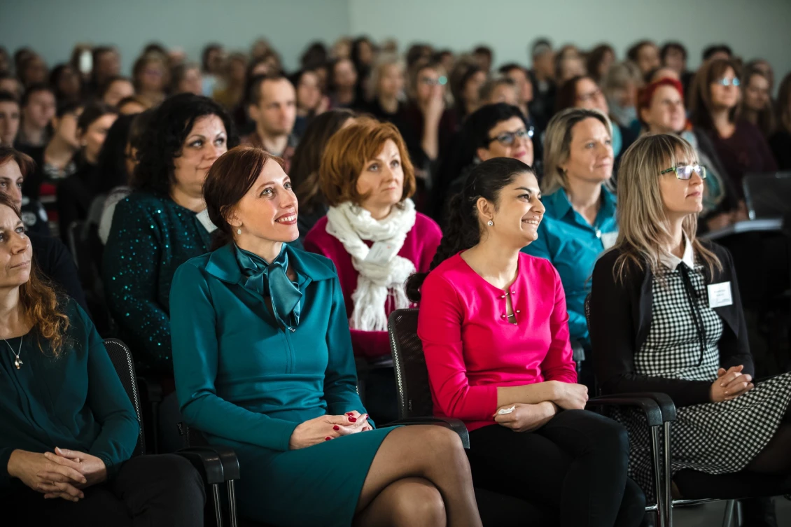 Účastníci konference S asistenty k lepší škole