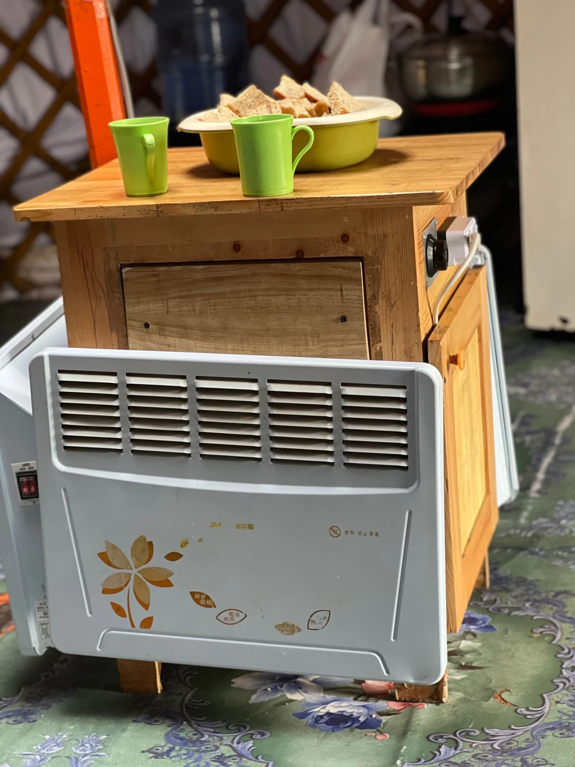 Elektrický přímotop nahrazující tradiční kamna na uhlí